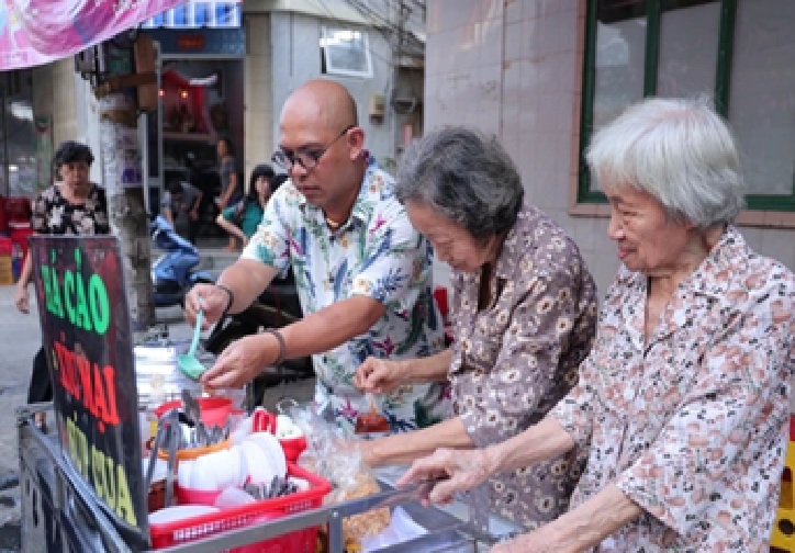 Ông trùm giải trí quyền lực miền Nam rời bỏ TP.HCM sau khi phá sản: Phải đi xin việc