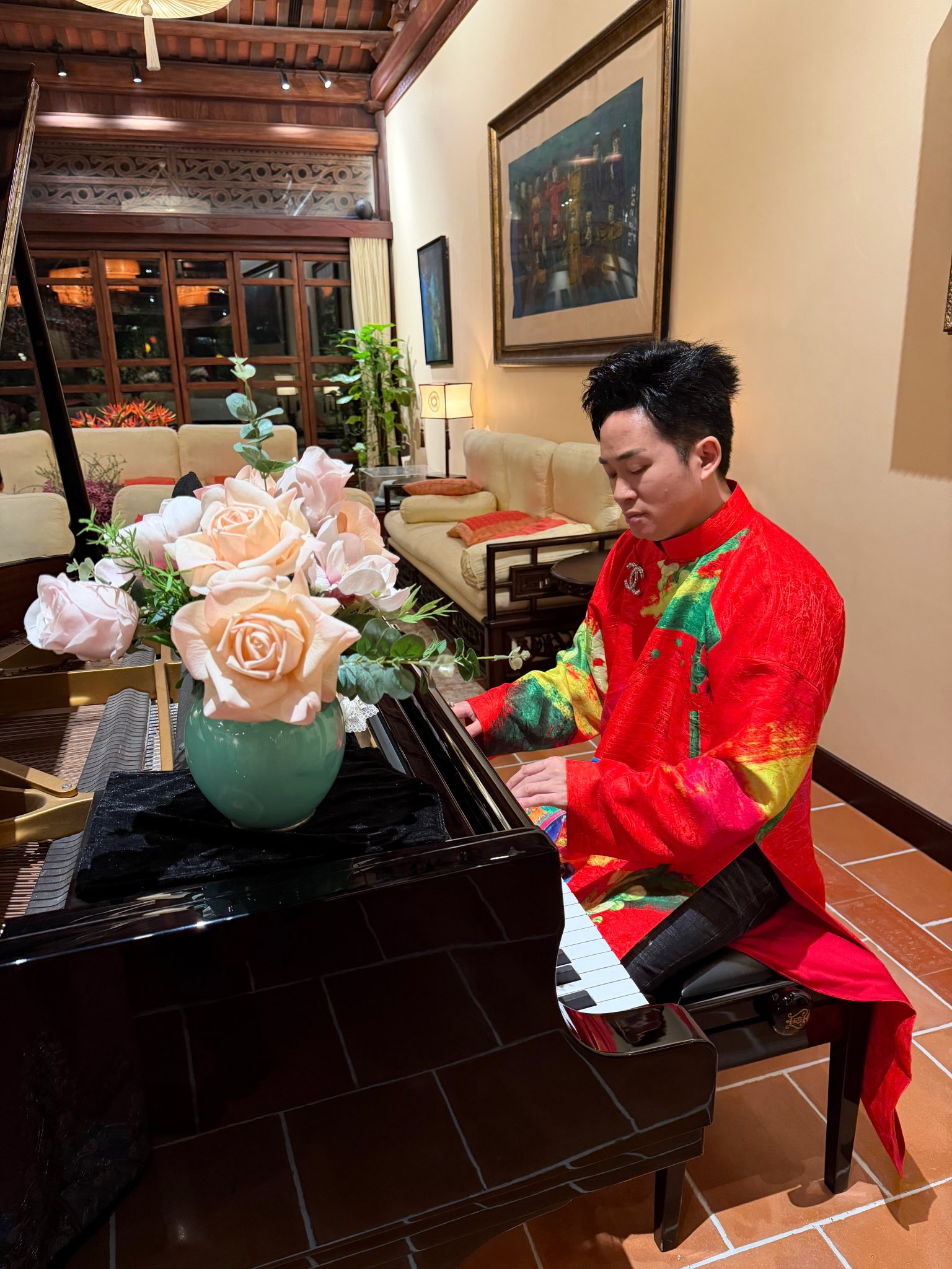 Nam nghệ sĩ đình đám giấu vợ 15 năm: Ở nhà quận Tây Hồ, tậu 2 căn hộ 200 triệu/m2 đậm chất hoàng gia