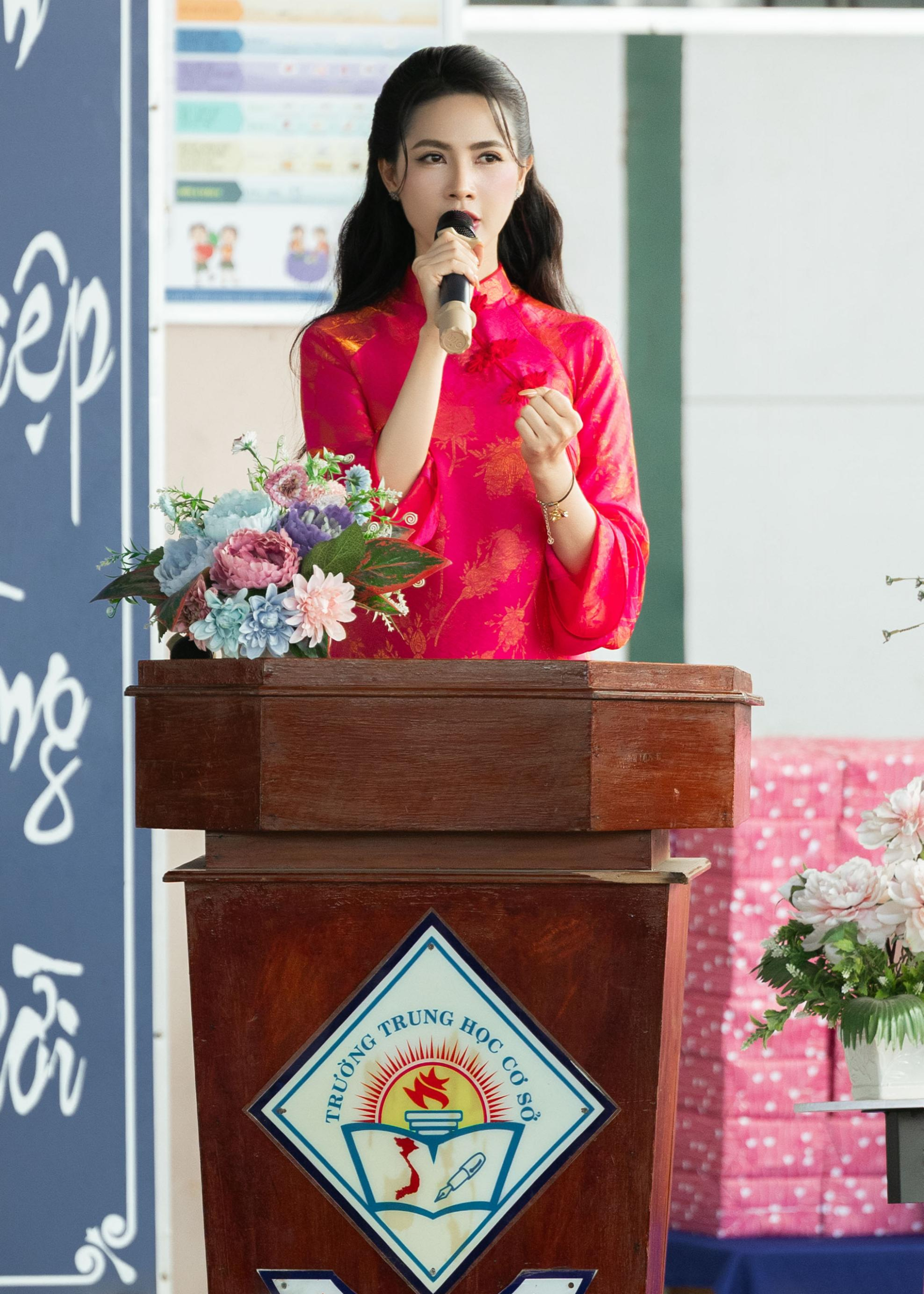 Nàng hậu chia sẻ cảm xúc.