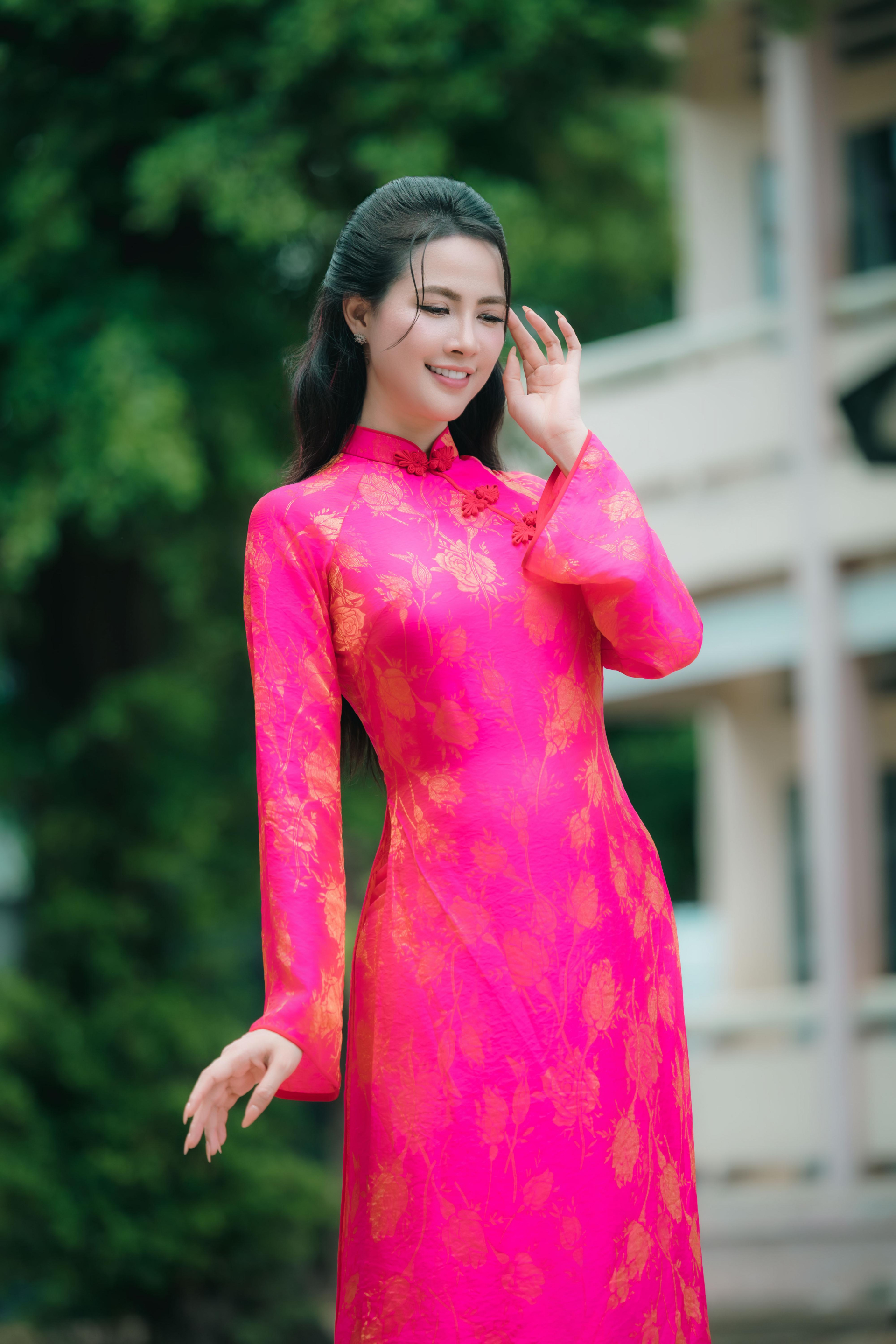 Nhan sắc ngày càng thăng hạng của Phan Thị Mơ.