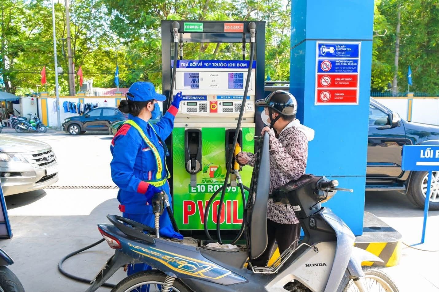 Xăng E10 có những ưu điểm đáng kể nhưng việc sử dụng, nhất là với xe đời cũ, cần lưu ý một số vấn đề để sử dụng an toàn. (Ảnh: 1thegioi)