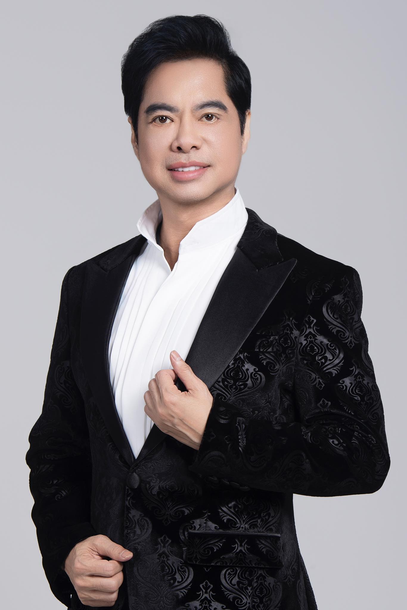 Danh ca Ngọc Sơn.