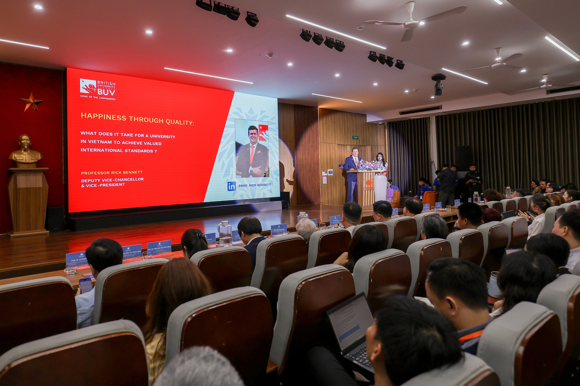 Quang cảnh Hội thảo Kiến tạo trường đại học hạnh phúc tại Việt Nam