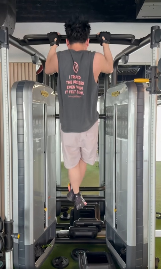Tùng Dương khoe tích cực tập luyện thể dục thể thao, tăng cường sức khỏe