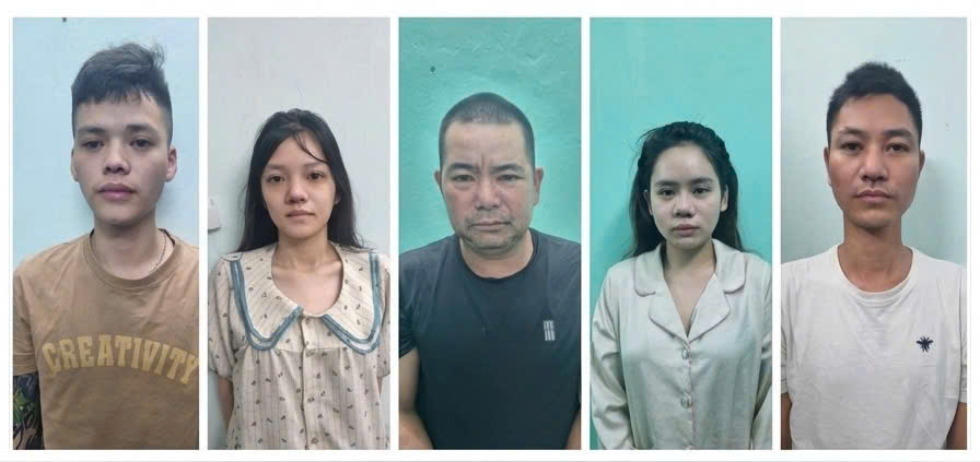Các đối tượng Hải, Thảo, Cường, Trang và Trường (từ trái sang) tại Cơ quan điều tra - Ảnh: Công an Hưng Yên