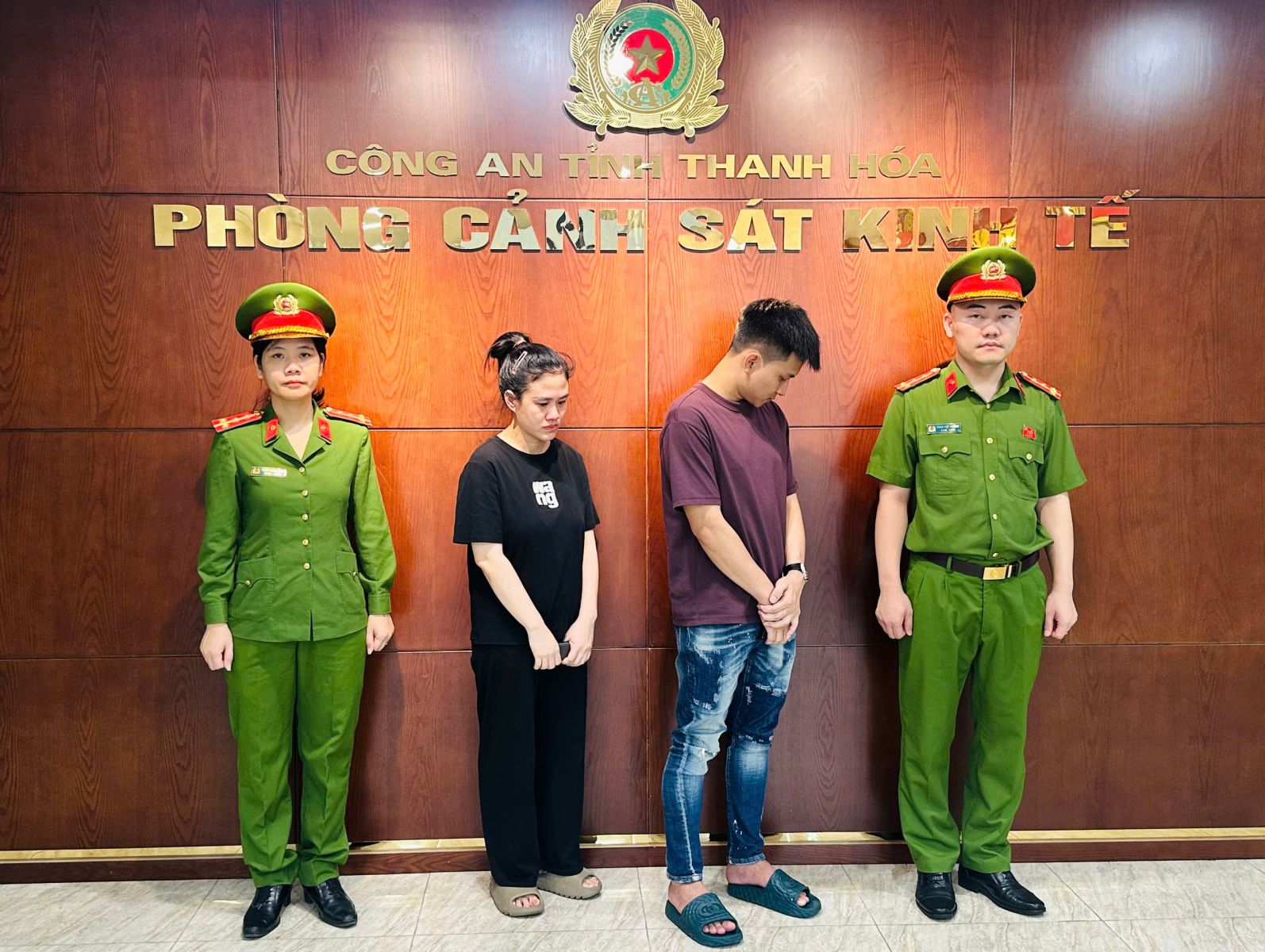 Cơ quan CSĐT Công an tỉnh Thanh Hóa đã thi hành Quyết định khởi tố vụ án, khởi tố bị can về tội Xâm phạm quyền sở hữu công nghiệp - Ảnh: Công an Thanh Hóa