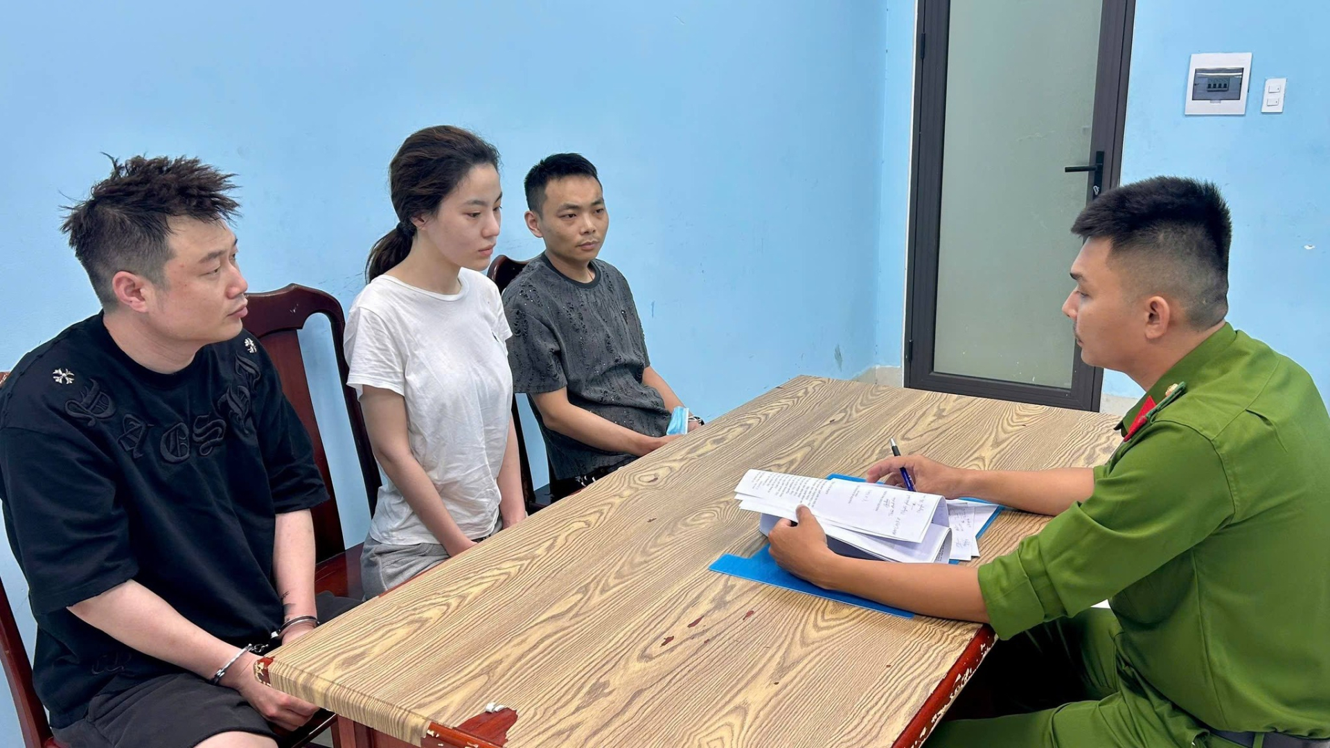 Các đối tượng tại cơ quan công an - Ảnh: Công an Đà Nẵng