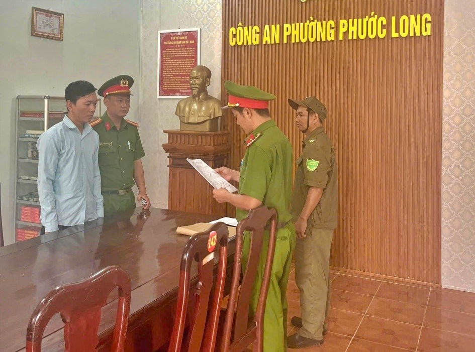 Cơ quan công an đọc các quyết định - Ảnh: Công an Đồng Nai