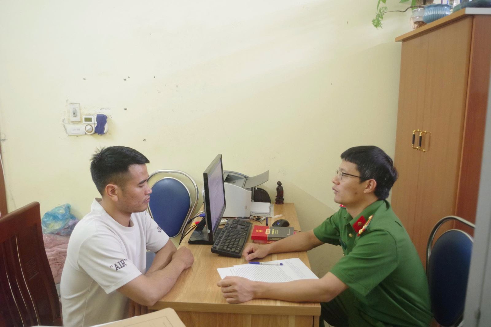 Đối tượng Yên Văn Chính tại cơ quan Công an - Ảnh: Công an Hưng Yên