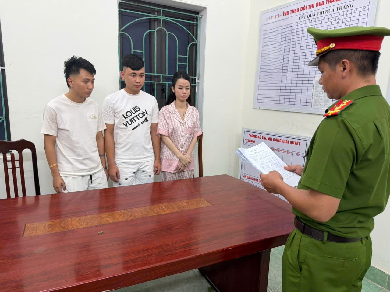 Các đối tượng tại công an - Ảnh: Công an Hưng Yên