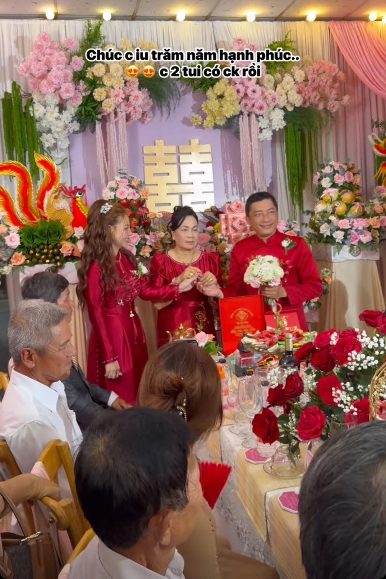 Nam nghệ sĩ âm thầm chia tay vợ đại gia sau sóng gió, 52 tuổi cưới vợ 3 gợi cảm, vàng đeo trĩu cổ
