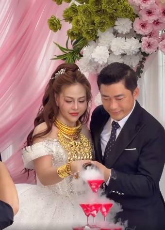 Vợ chồng Kinh Quốc trong đám cưới.