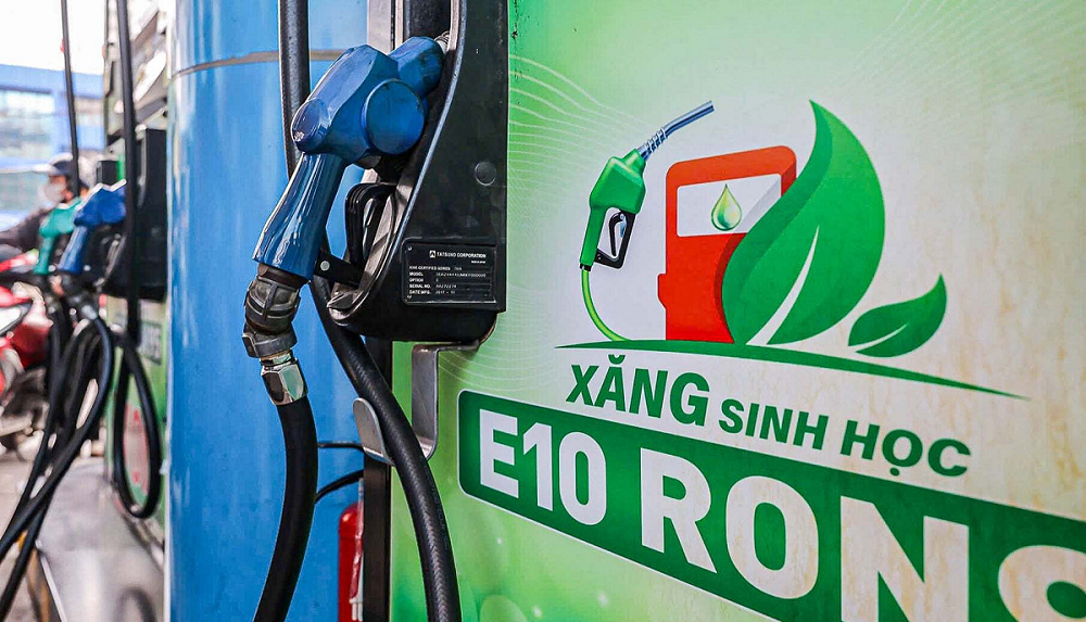   Khi xăng sinh học E10 được sử dụng rộng rãi, người dùng ô tô và xe máy cần lưu ý một số thói quen vận hành để xe chạy ổn định, bền bỉ và tiết kiệm nhiên liệu hơn. (Ảnh: Năng lượng sạch Việt Nam)  