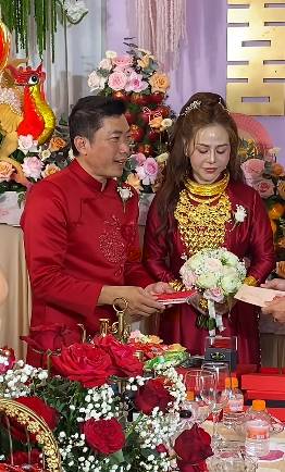 Hình ảnh đám cưới ngập tràn trên mạng được Kinh Quốc nói là quay MV.