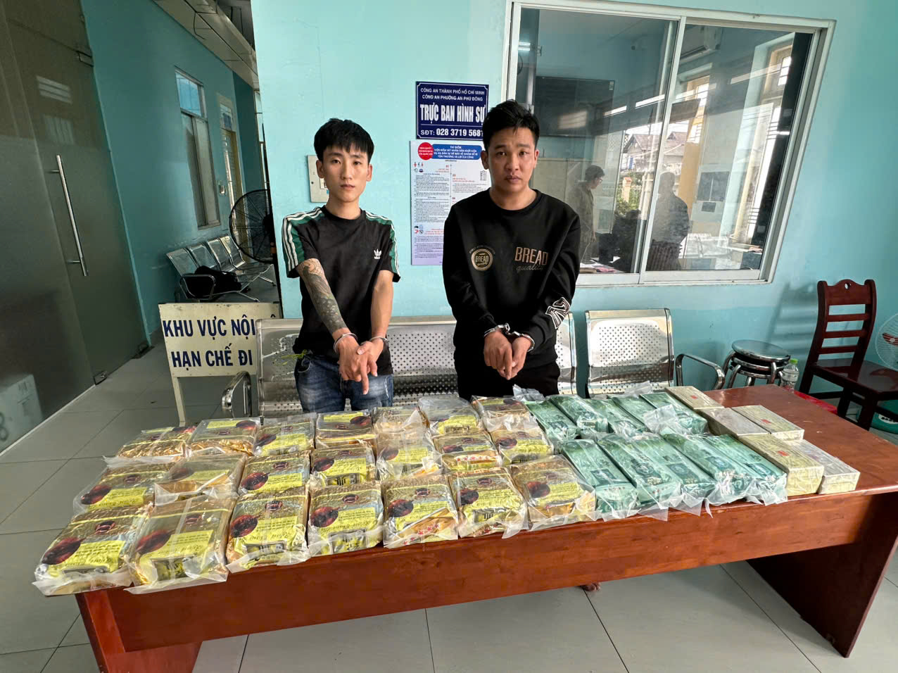 2 trong số các đối tượng bị bắt giữ - Ảnh: Cục C04