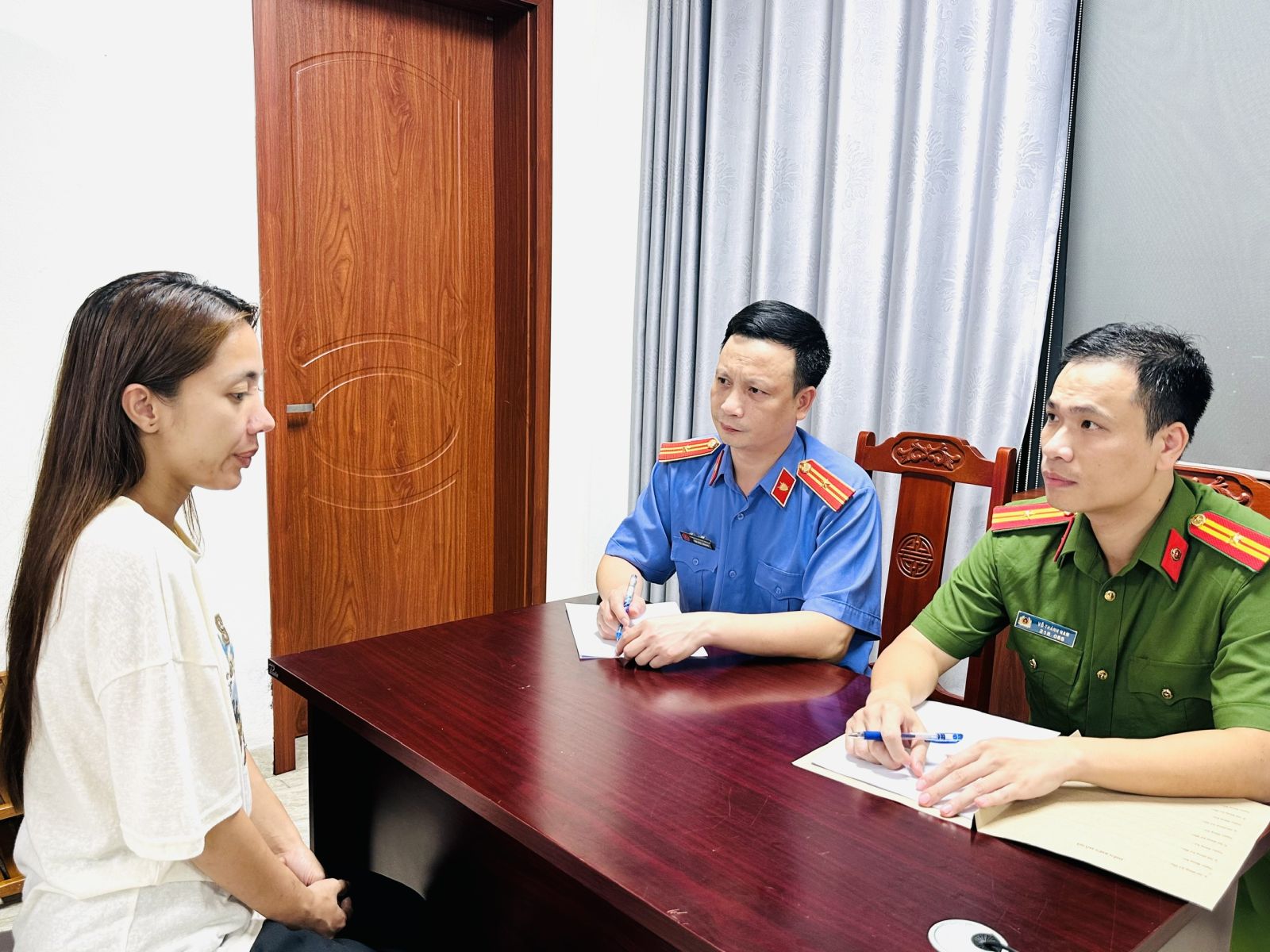 Đào Thùy Trang tại cơ quan điều tra - Ảnh: Công an Thanh Hóa