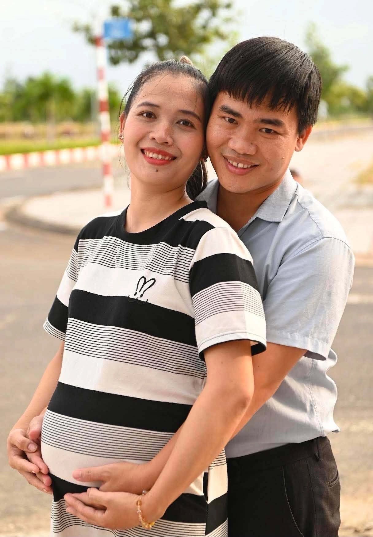 Vợ chồng chị Ngân, anh Sơn. (Ảnh: Dân trí)