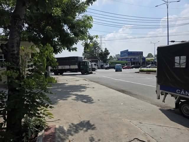 Hiện trường vụ tai nạn thương tâm. (Ảnh: Báo Xây Dựng)