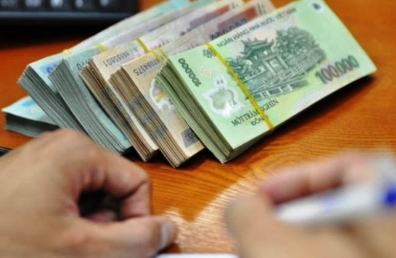 Từ ngày 1/7/2026, cán bộ, công chức, viên chức Hà Nội hoàn thành xuất sắc nhiệm vụ có thể được nhận thêm khoản thu nhập bằng 100% lương hiện hưởng, nâng tổng thu nhập lên gần gấp đôi. (Ảnh: Công dân và Khuyến học)