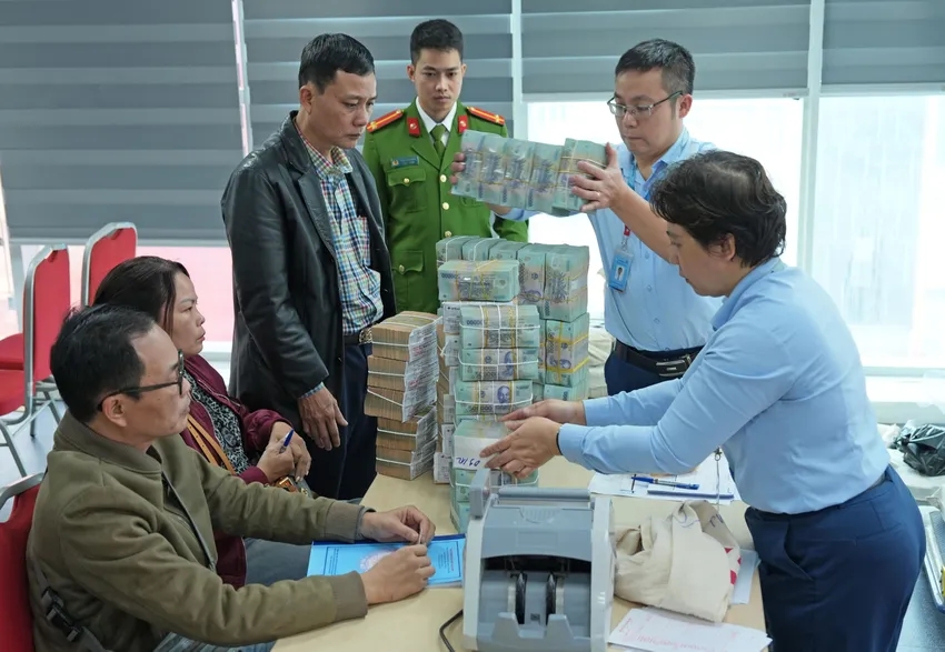 &nbsp;Hà Nội chi trả tiền đền bù dự án bên hồ Gươm hồi cuối năm 2025 - Ảnh: Tiền Phong