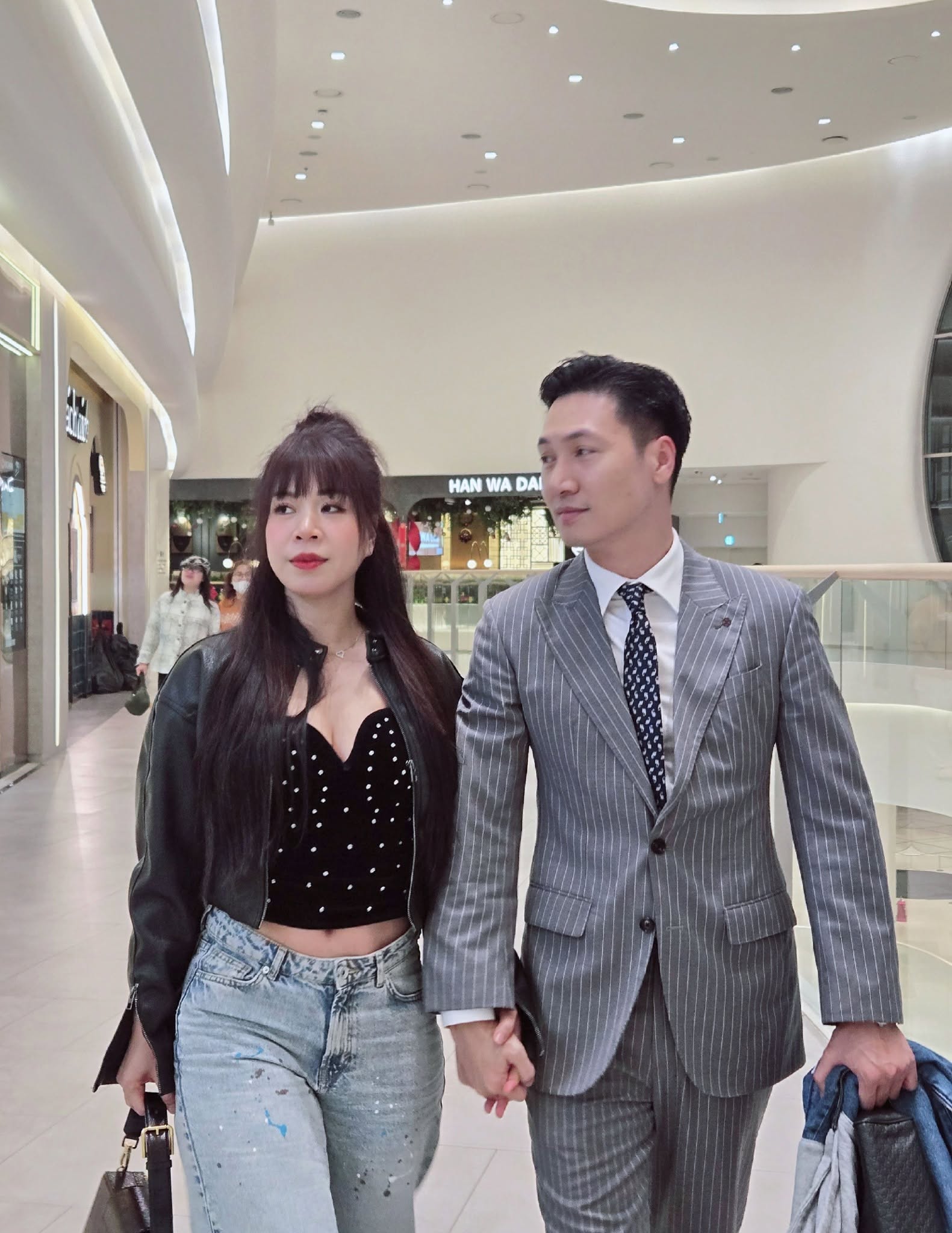 Nam diễn viên giàu nhất miền Bắc: Vợ là