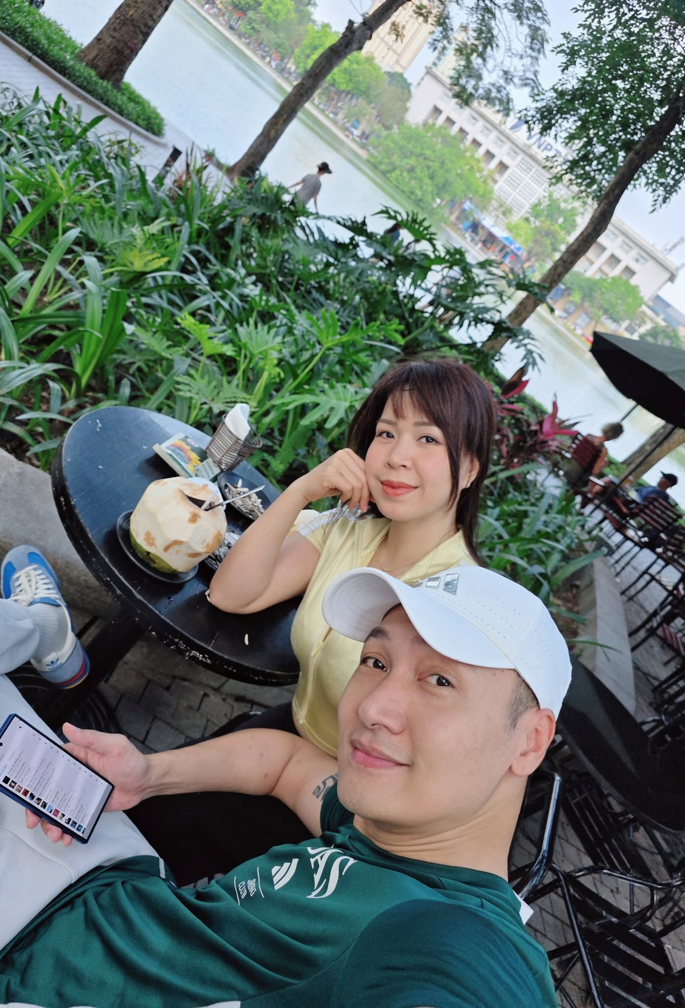 Mạnh Trường hiện có cuộc sống hạnh phúc bên bà xã yêu từ thời đi học