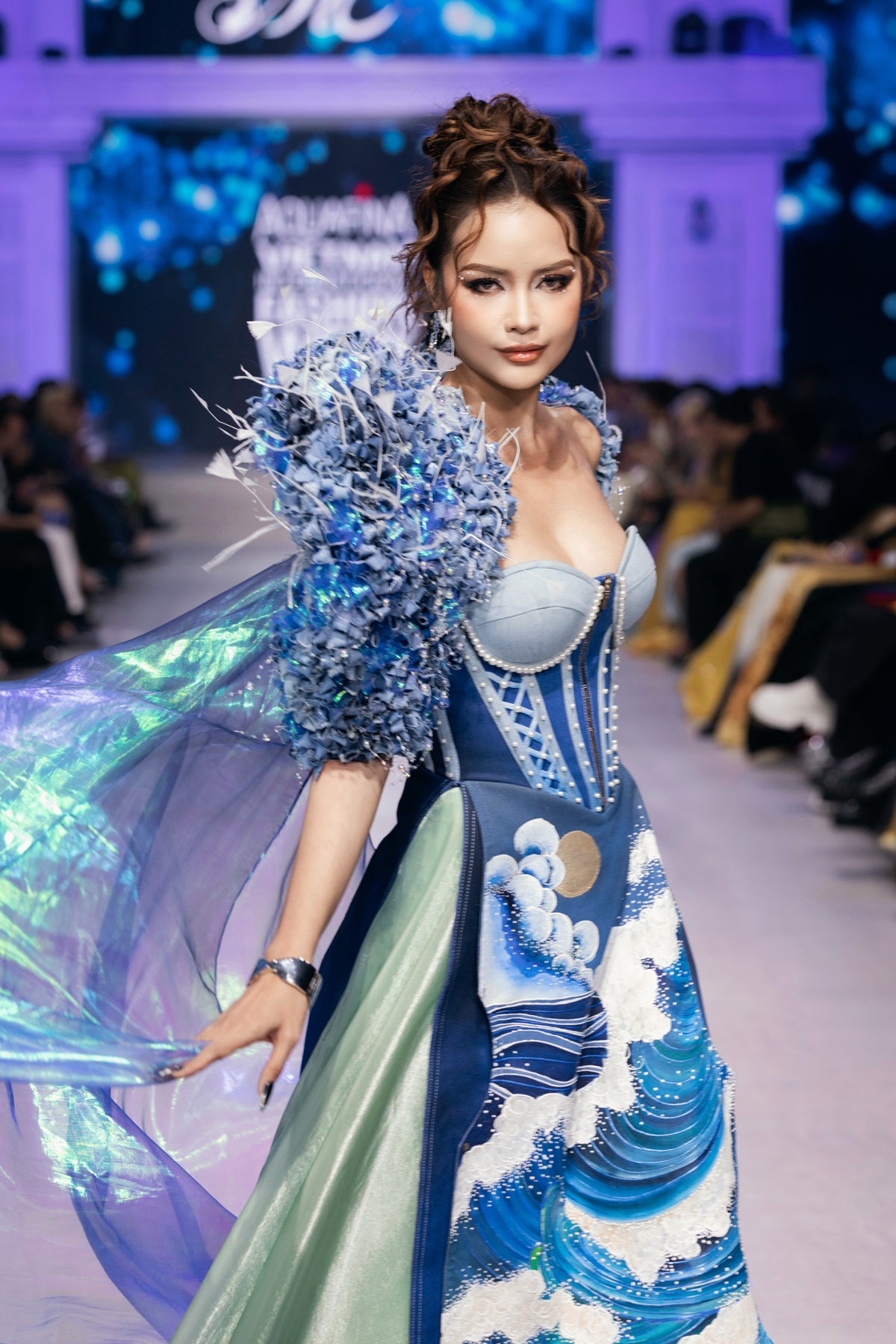 Dàn hoa, á hậu đổ bộ show Đặng Trọng Minh Châu, Ngọc Châu - Khánh Vân chiếm spotlight