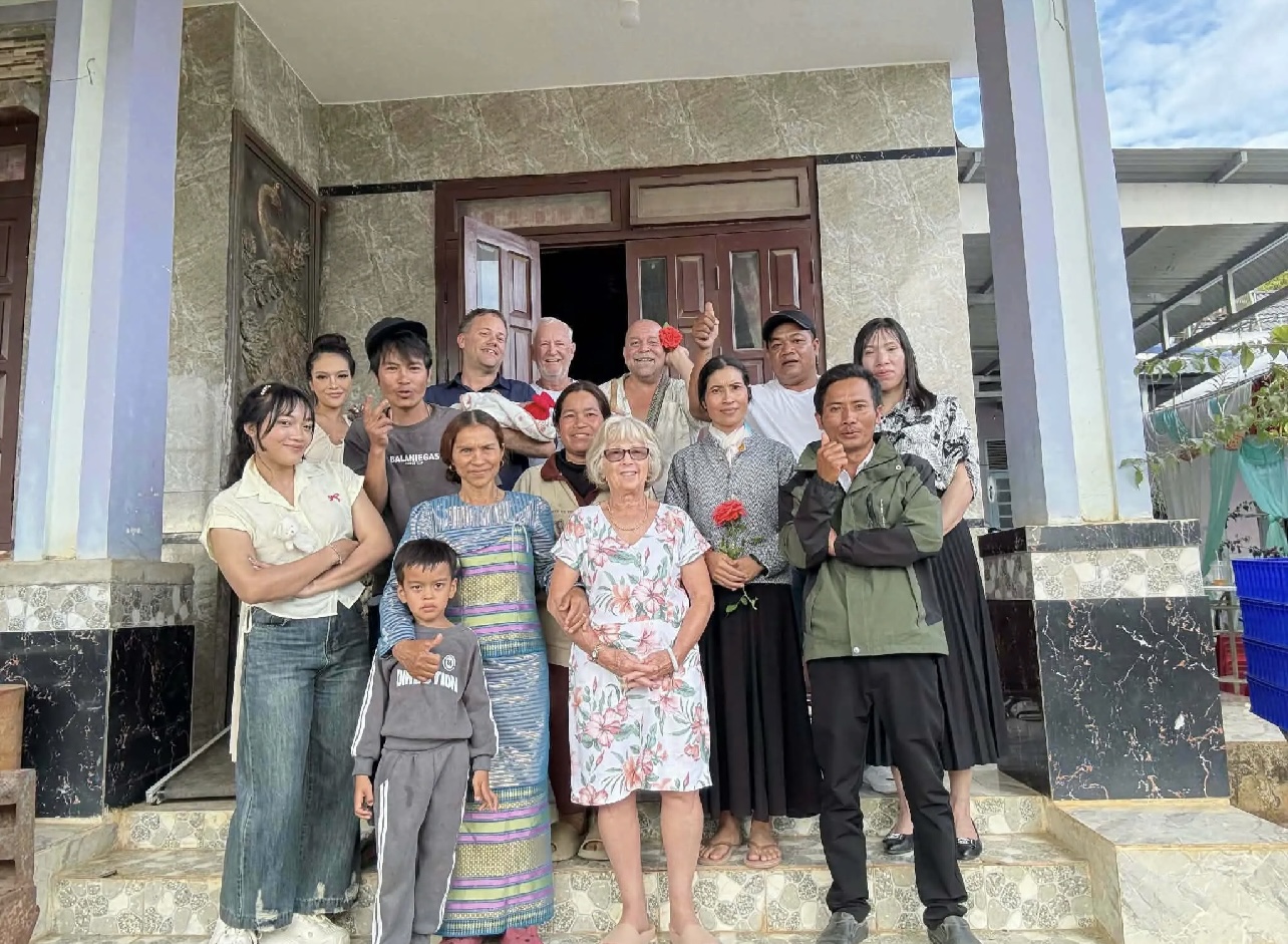 Gia đình Matthew sang thăm thông gia, con dâu và cháu nội vào cuối năm ngoái.