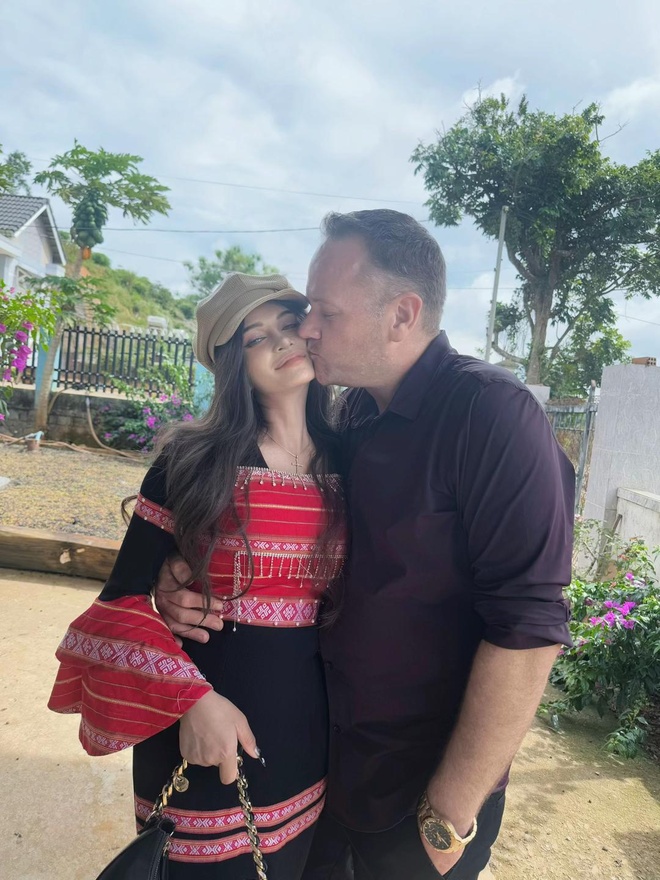 Cặp đôi Oanh và Matthew.