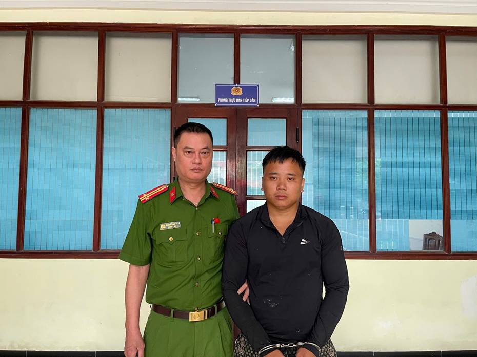 Đối tượng Hoàng Văn Sáng tại trụ sở Công an xã - Ảnh: Công an Hà Nội