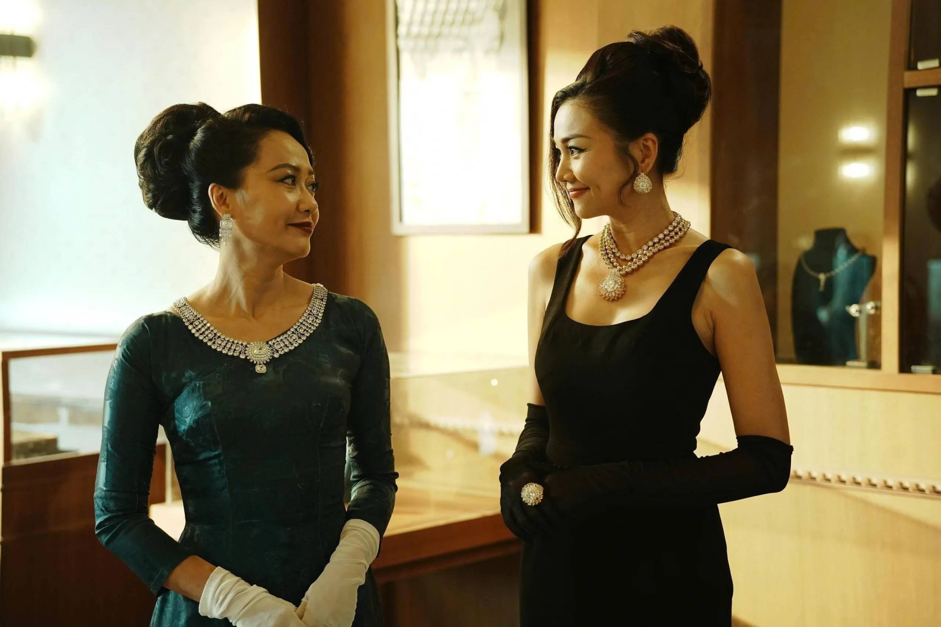 Cảnh Hồng Ánh và Thanh Hằng trong phim.