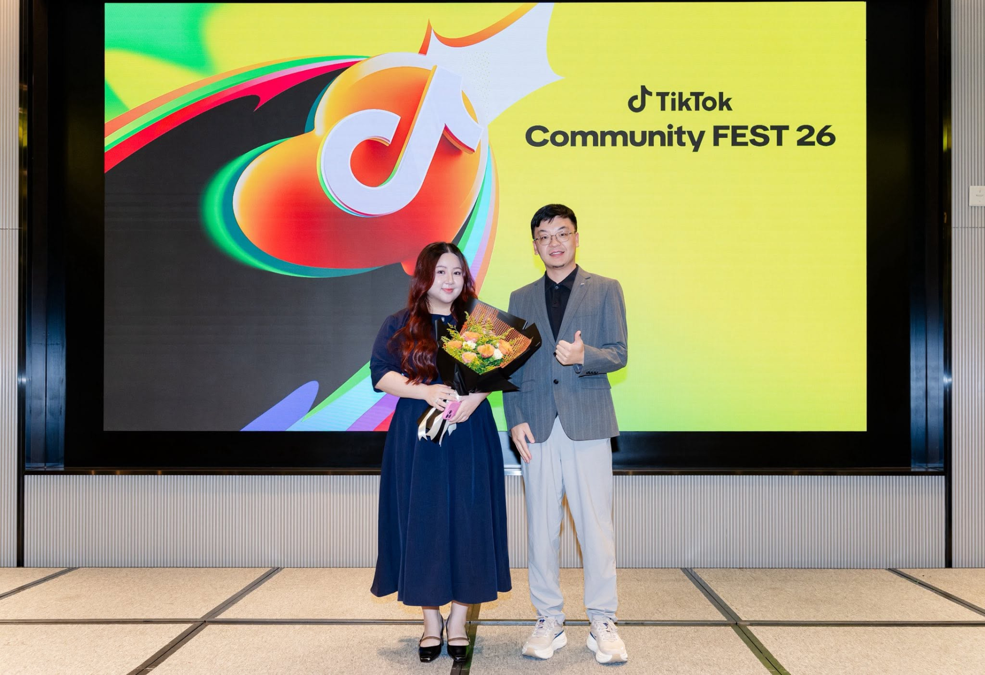 Sandy Hoài Trâm chia sẻ về xu hướng chuyên nghiệp hóa của ngành livestream tại một sự kiện dành cho cộng đồng nhà sáng tạo nội dung.