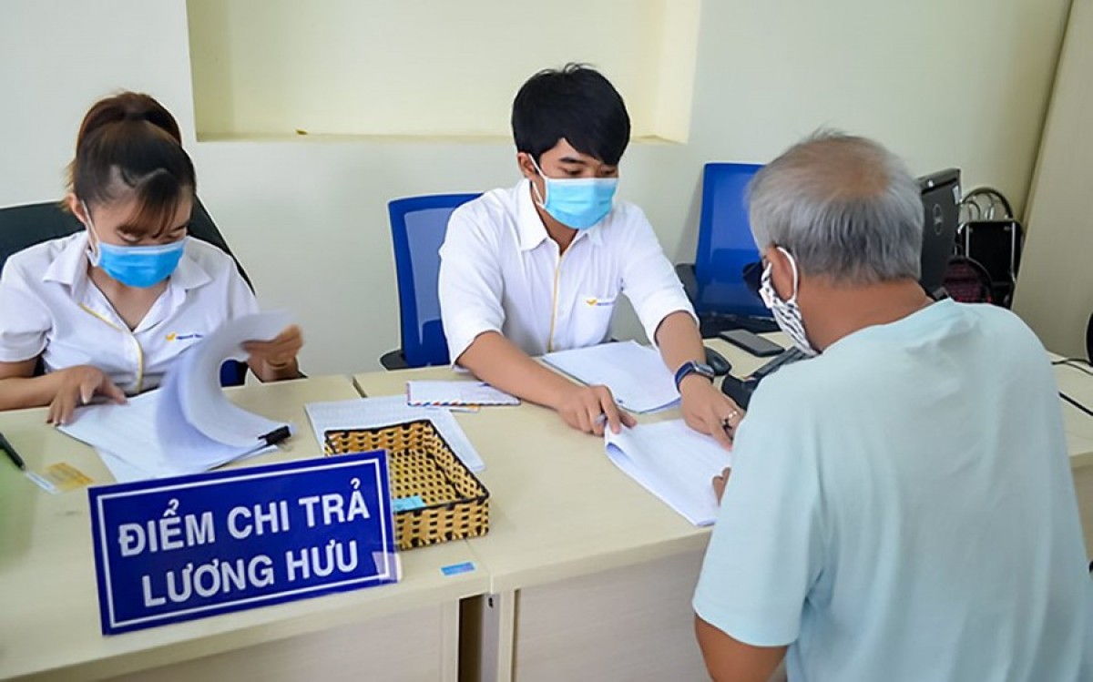 Theo Nghị định 162/2026/NĐ-CP do Chính phủ ban hành, từ ngày 1/7/2026, mức lương hưu, trợ cấp BHXH và trợ cấp hằng tháng sẽ được điều chỉnh tăng thêm 8% so với mức hưởng của tháng 6/2026. (Ảnh: Góc nhìn pháp lý)