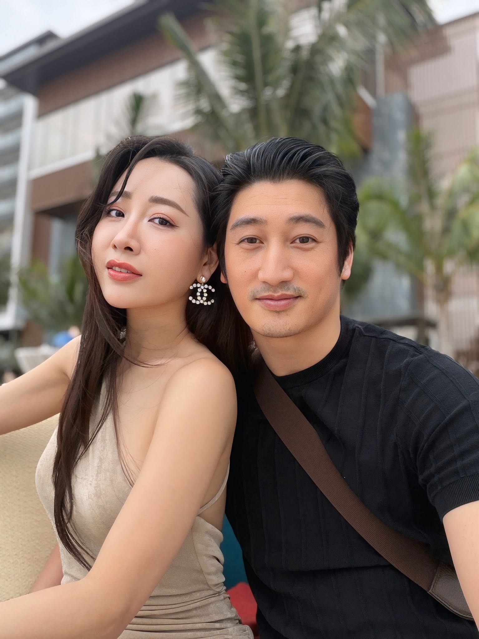 Cả hai đã chung sống hơn 2 năm trước khi quyết định chính thức bước vào hôn nhân