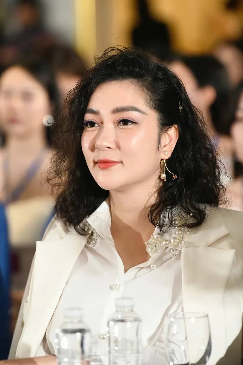 Nhan sắc nàng hậu hiện tại.