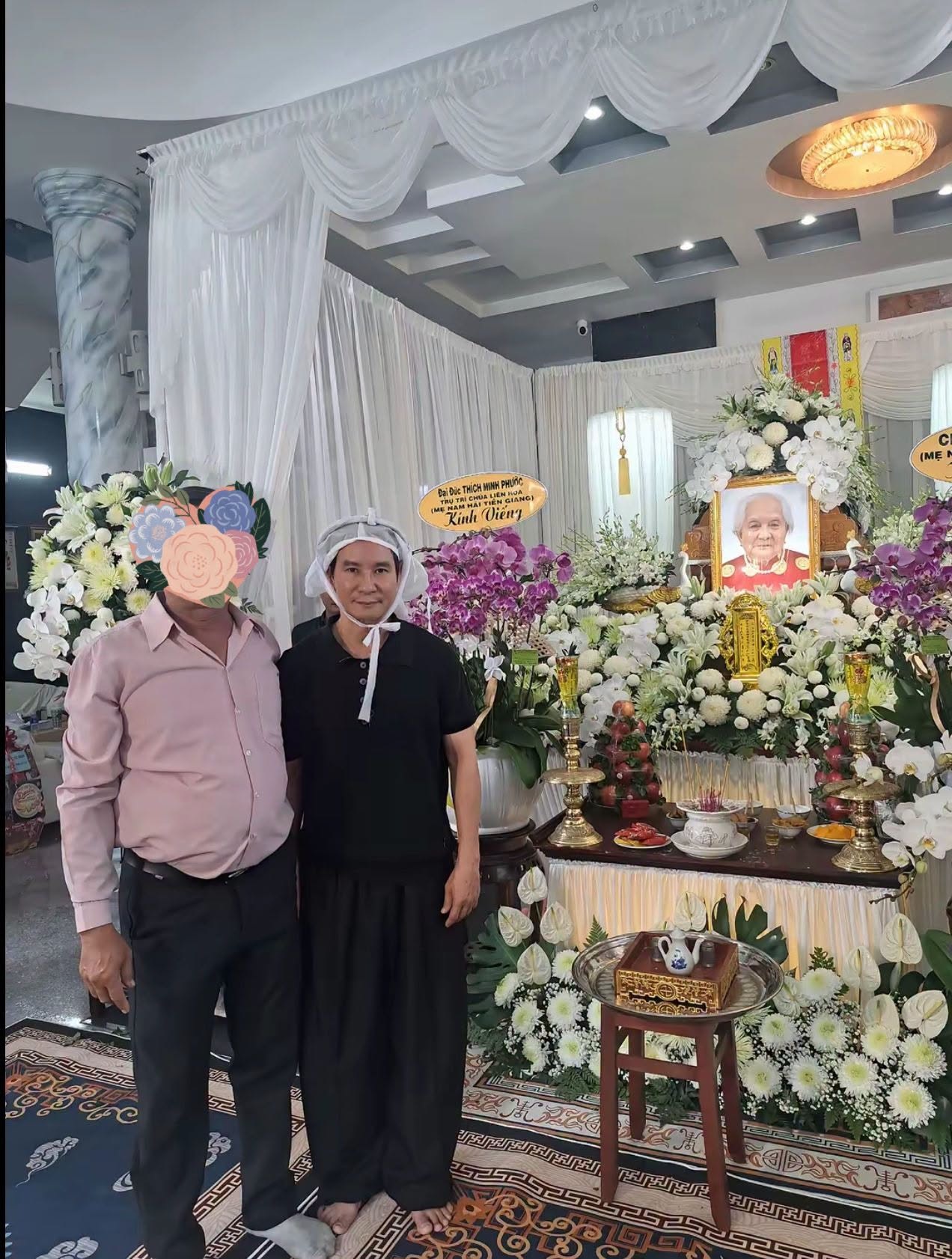 Nam nghệ sĩ nén đau thương để lo hậu sự chu đáo cho mẹ