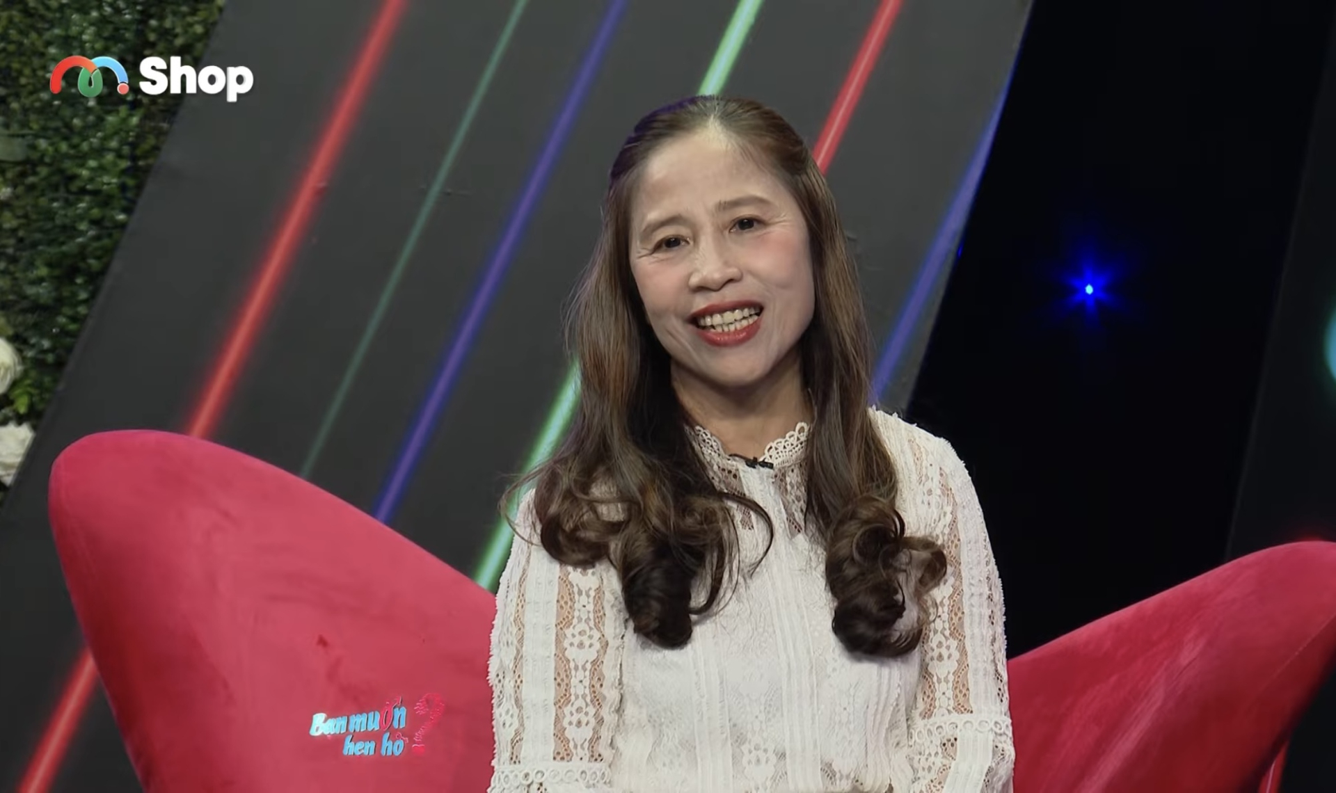 Bà Trang là người vui vẻ, hay cười, thích tham gia văn nghệ.