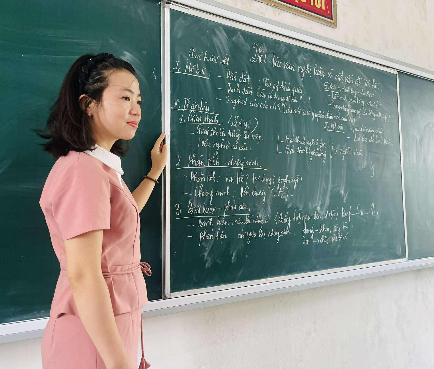 Chú thích ảnh: Phụ cấp ưu đãi nghề với giáo viên mầm non, phổ thông là từ 40 đến 80%, tăng 10% so với hiện nay, áp dụng từ 1/1/2026. (Ảnh: Báo Chính phủ)