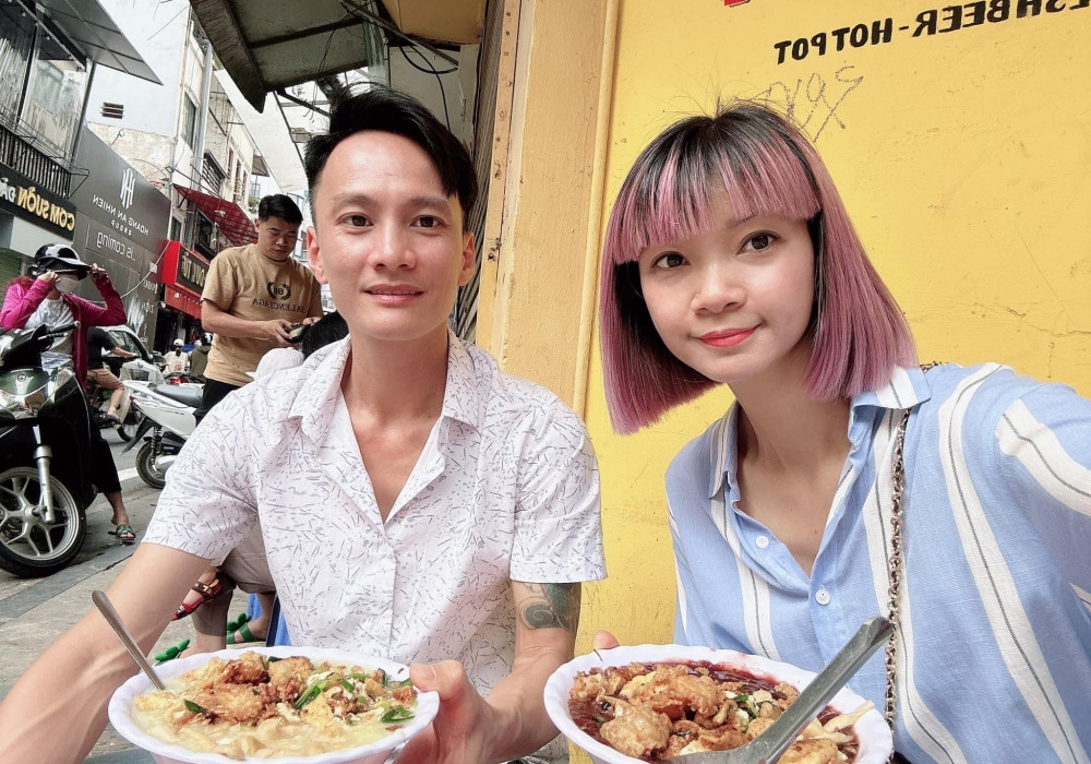 Hạ Vy và chồng.