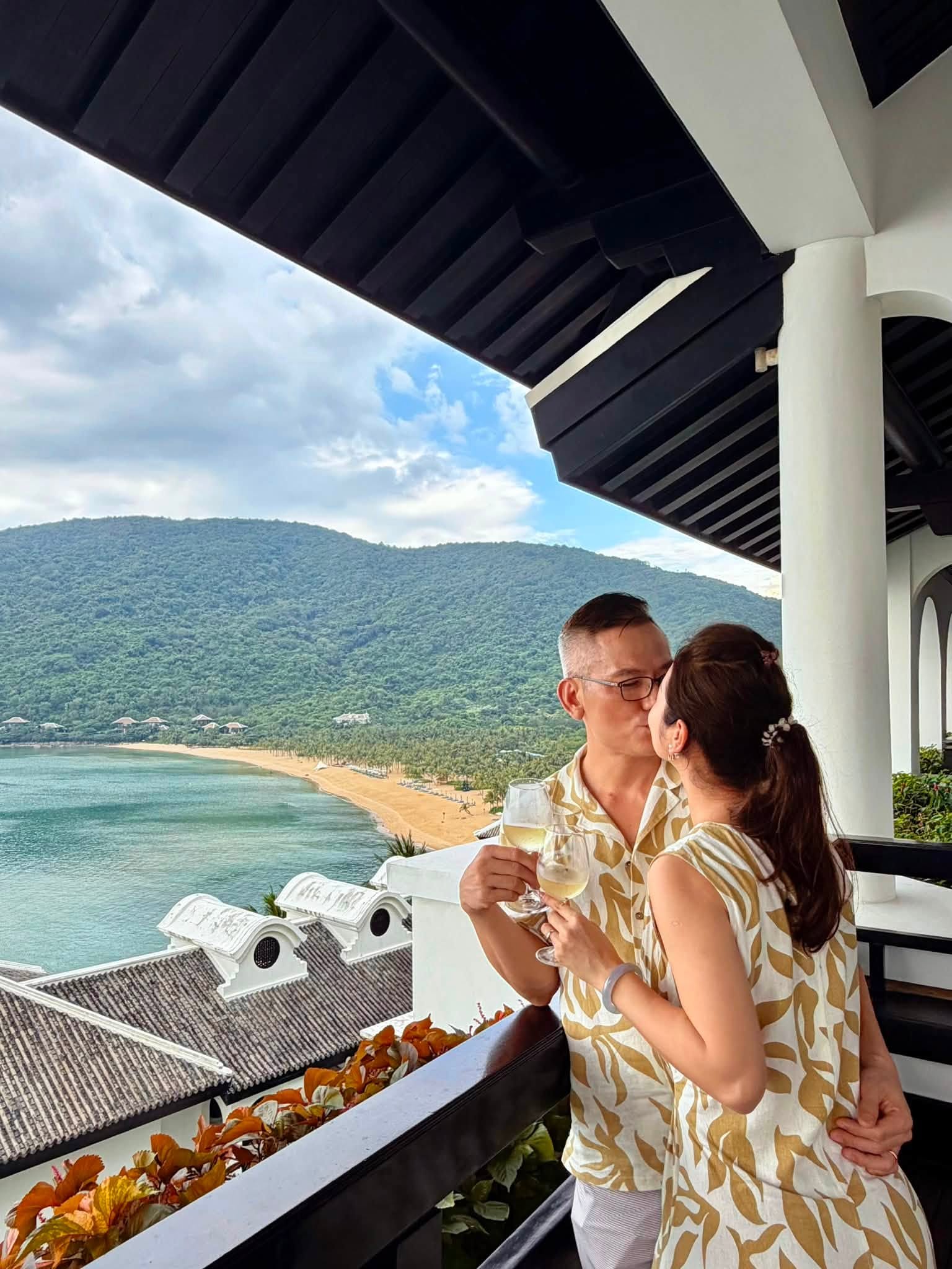 Hoa hậu đẹp bậc nhất Việt Nam tỏ tình với đại gia: