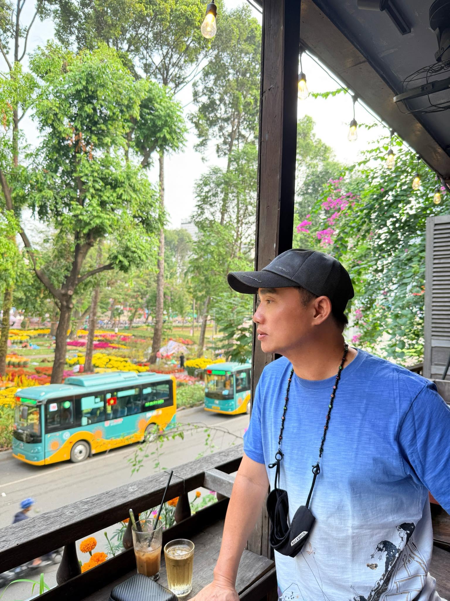 Ca sĩ Quang Linh