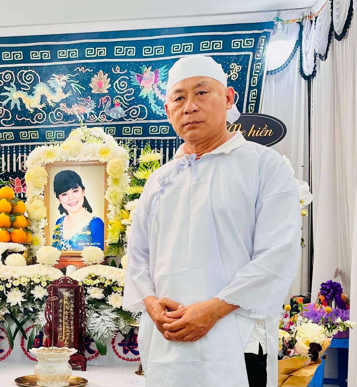 NSND Tạ Minh Tâm đau buồn trước sự ra đi của vợ.