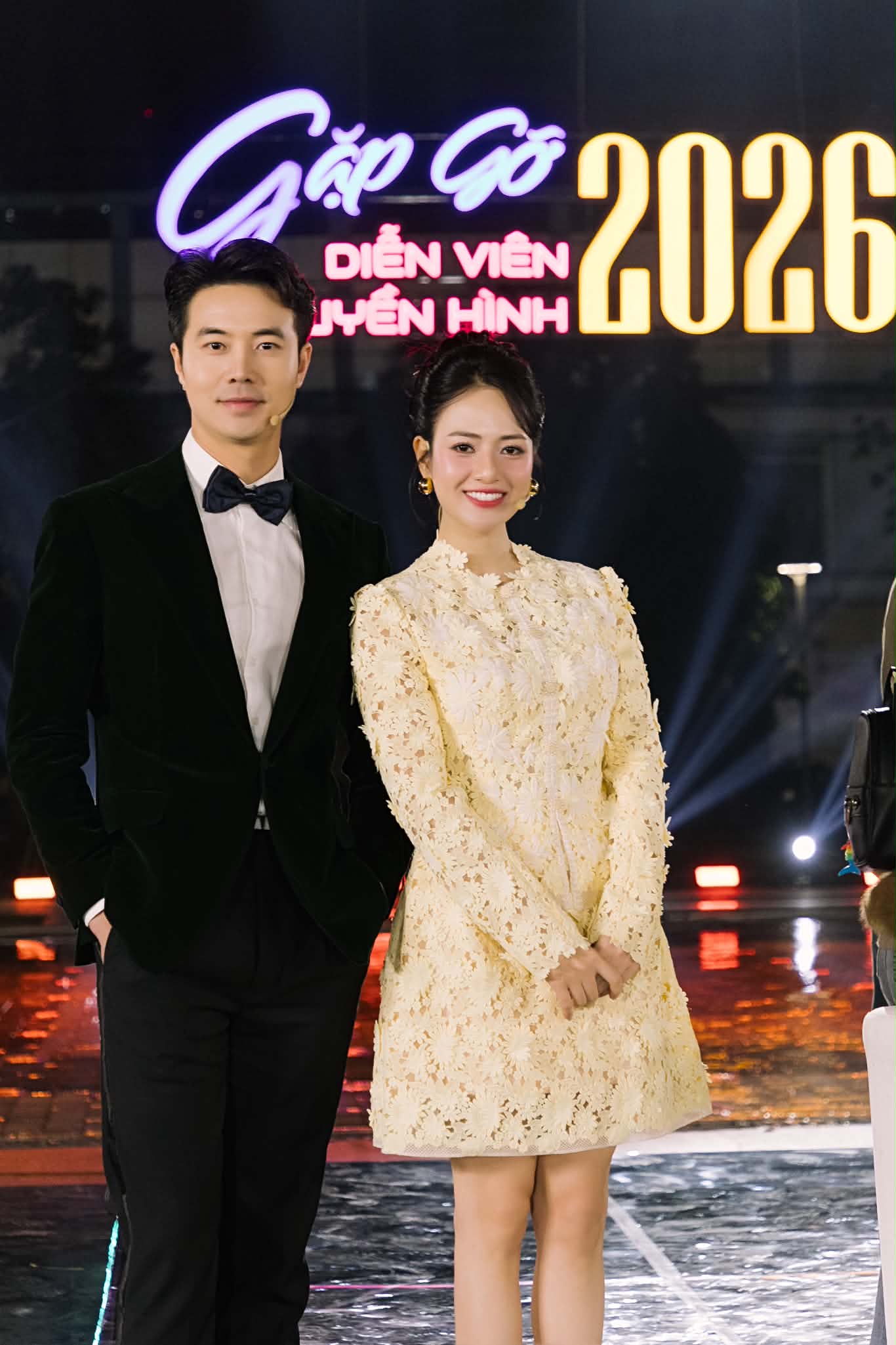 Nam thần màn ảnh và bạn diễn.