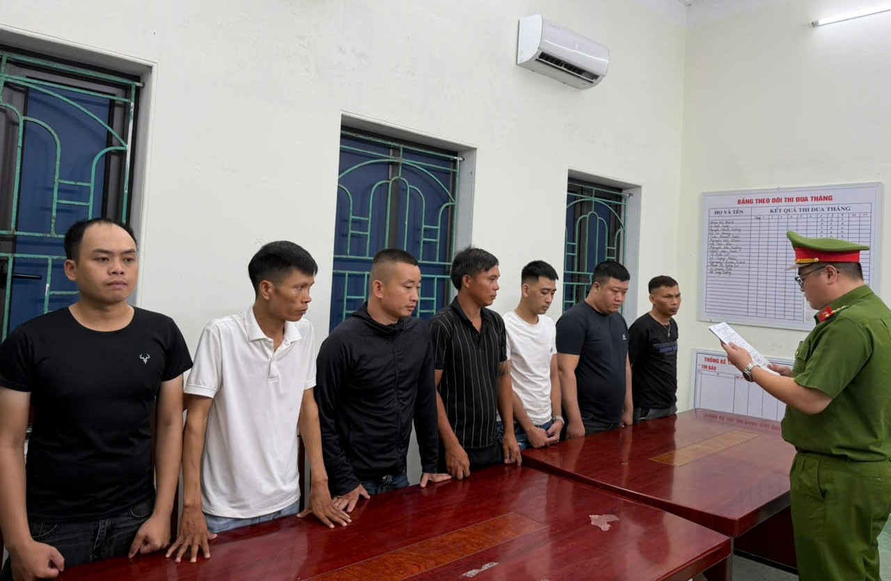 Các đối tượng làm việc tại cơ quan Công an - Ảnh: Công an Hưng Yên