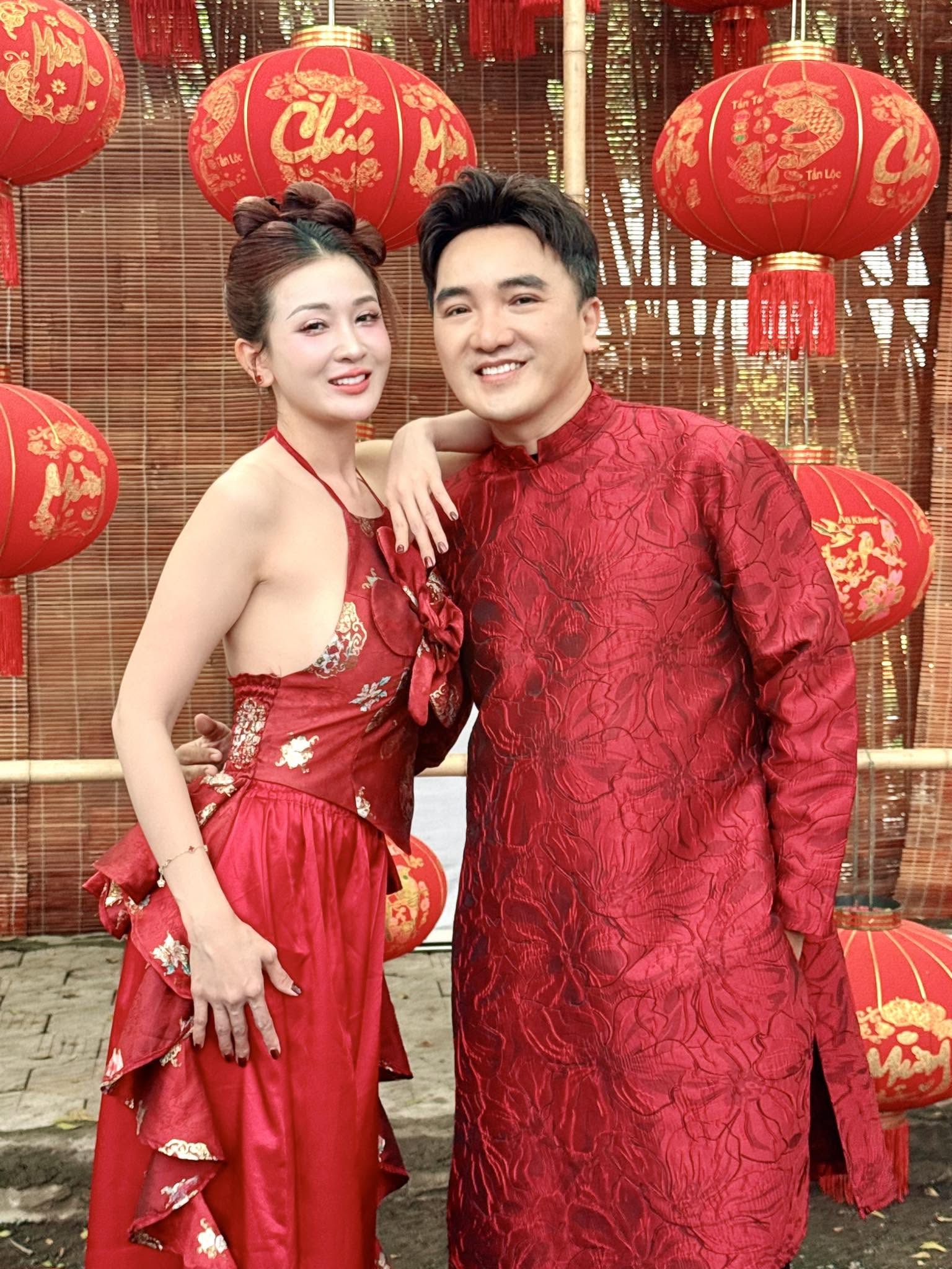 Dương Ngọc Thái và bà xã xinh đẹp kém 12 tuổi