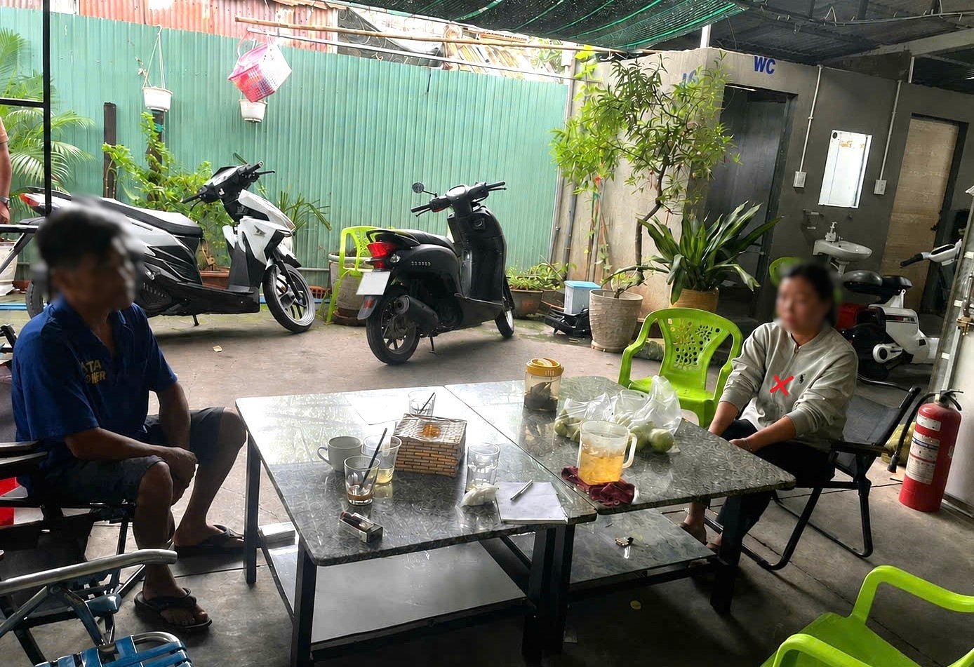 Đối tượng Linh bị bắt quả tang - Ảnh: Công an Đồng Nai