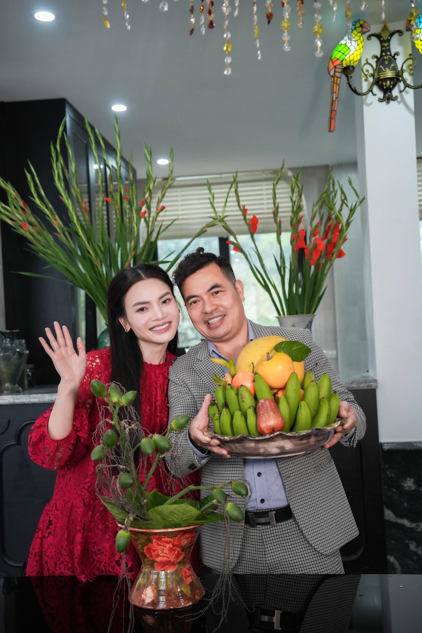Chồng nữ nghệ sĩ làm hẳn khu vườn rộng 7000m2 cho vợ dâng lễ