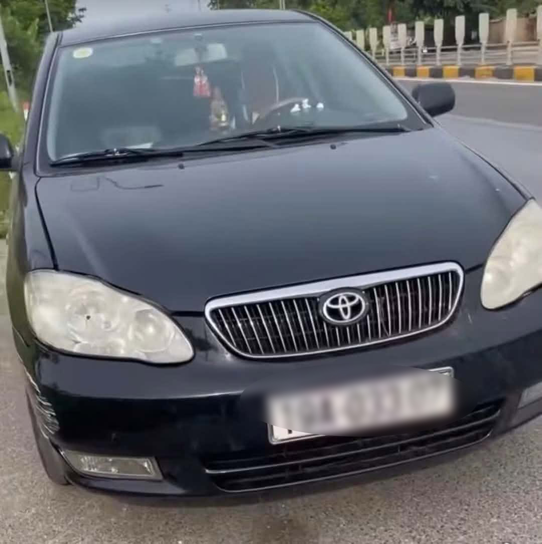 Cũng trong chiều 15/7, người dân phát hiện một người đàn ông tử vong trong ô tô ở đường tránh Vĩnh Yên. (Ảnh: Công an nhân dân)