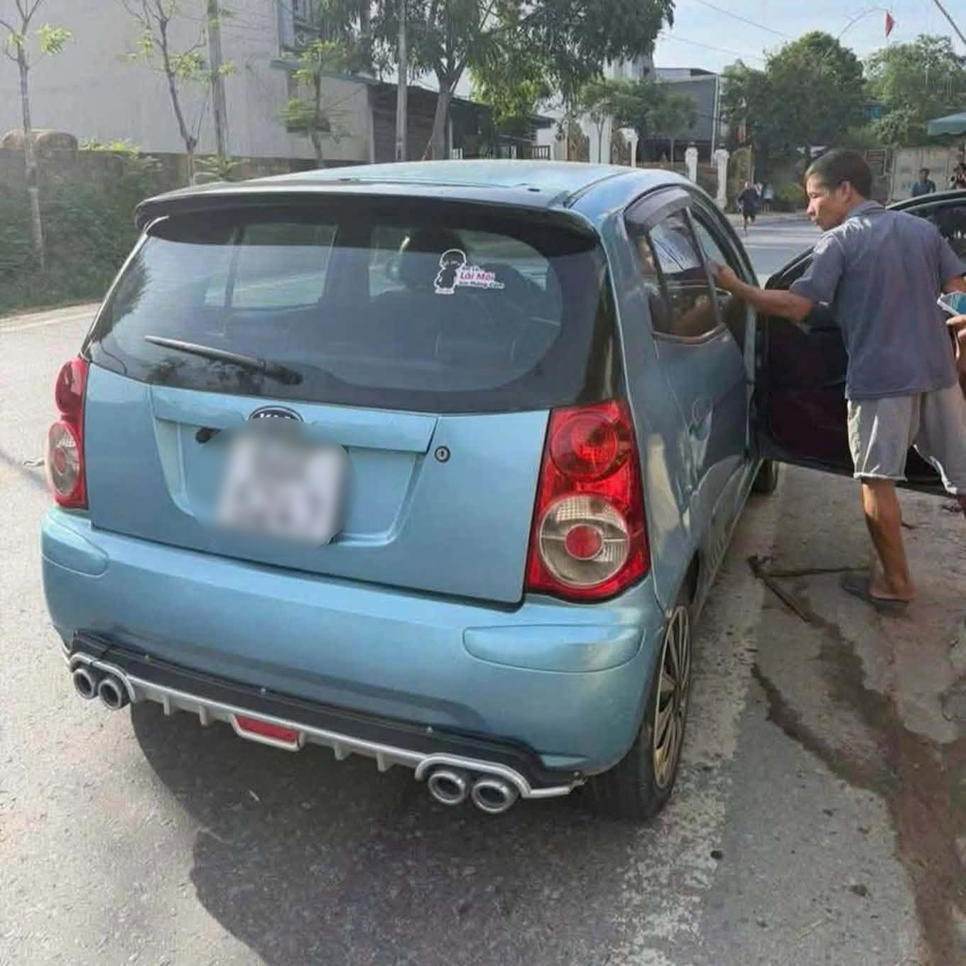Hiện trường nơi phát hiện 2 người đàn ông tử vong trong xe ở Phú Thọ.