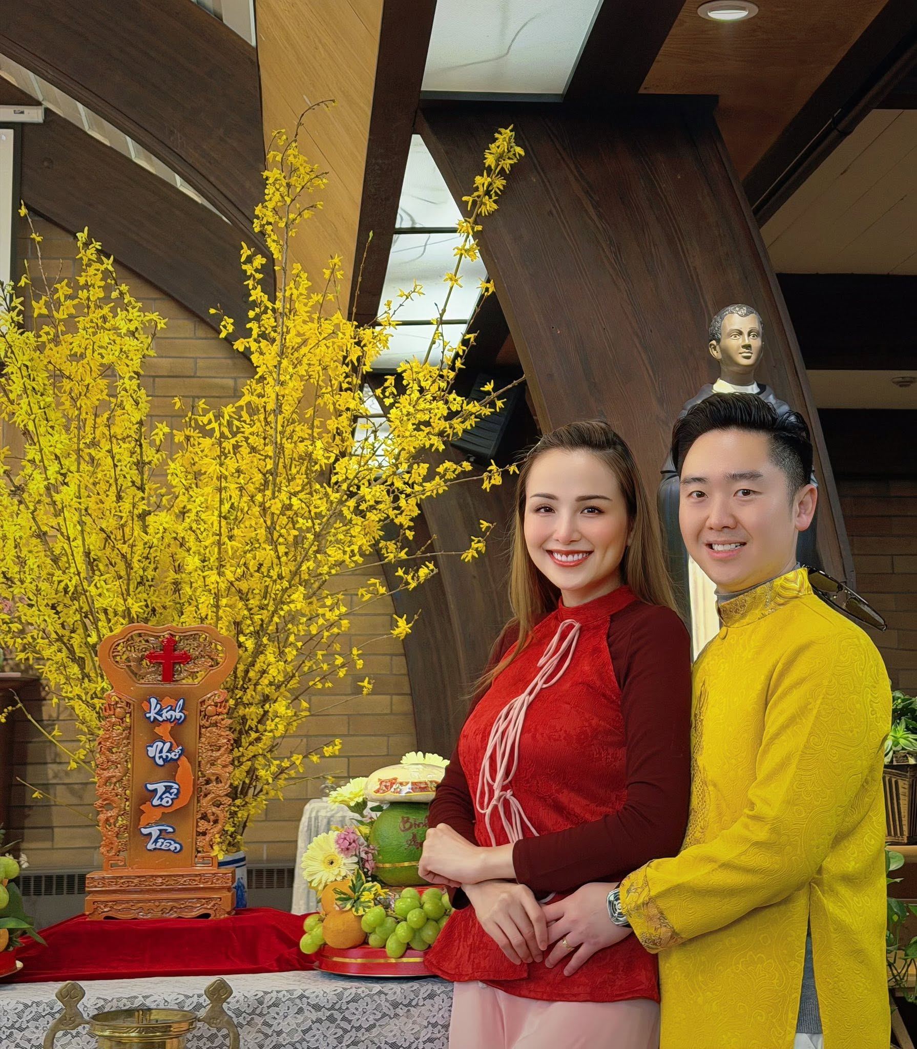 Diễm Hương và chồng.